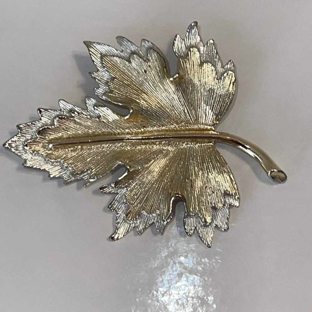 Sarah Coventry leaf necklace and brooch Set